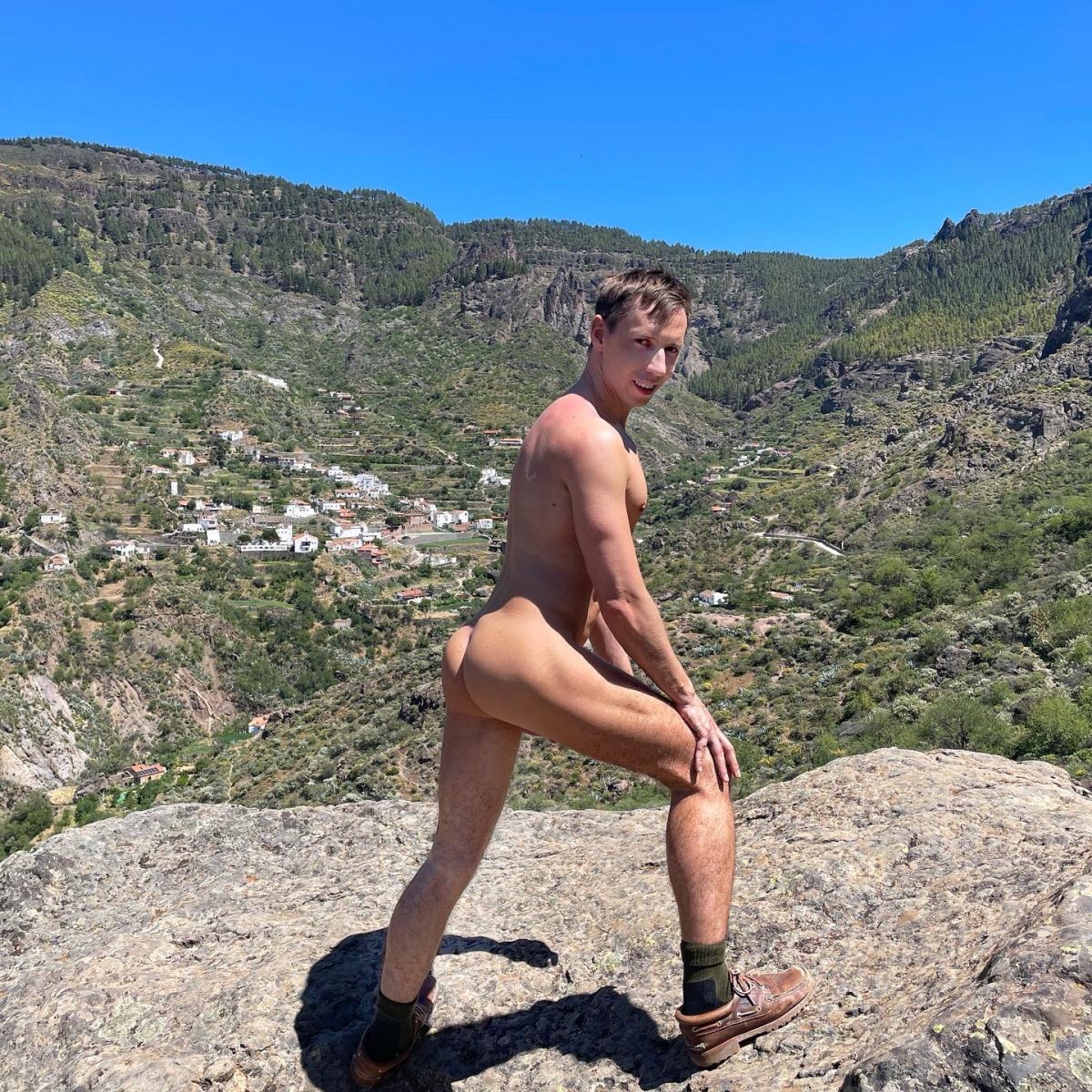 9426D657-5F82-4B42-97F5-AAE00BD94ECB